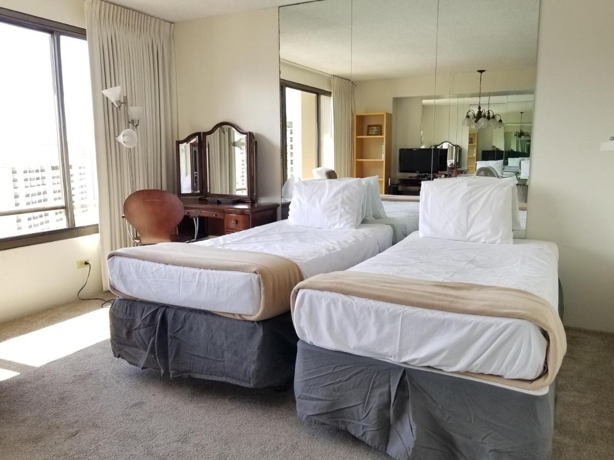 Spacious With Private Balcony At Discovery Bay - Free Wifi, Near Beaches! Honolulu