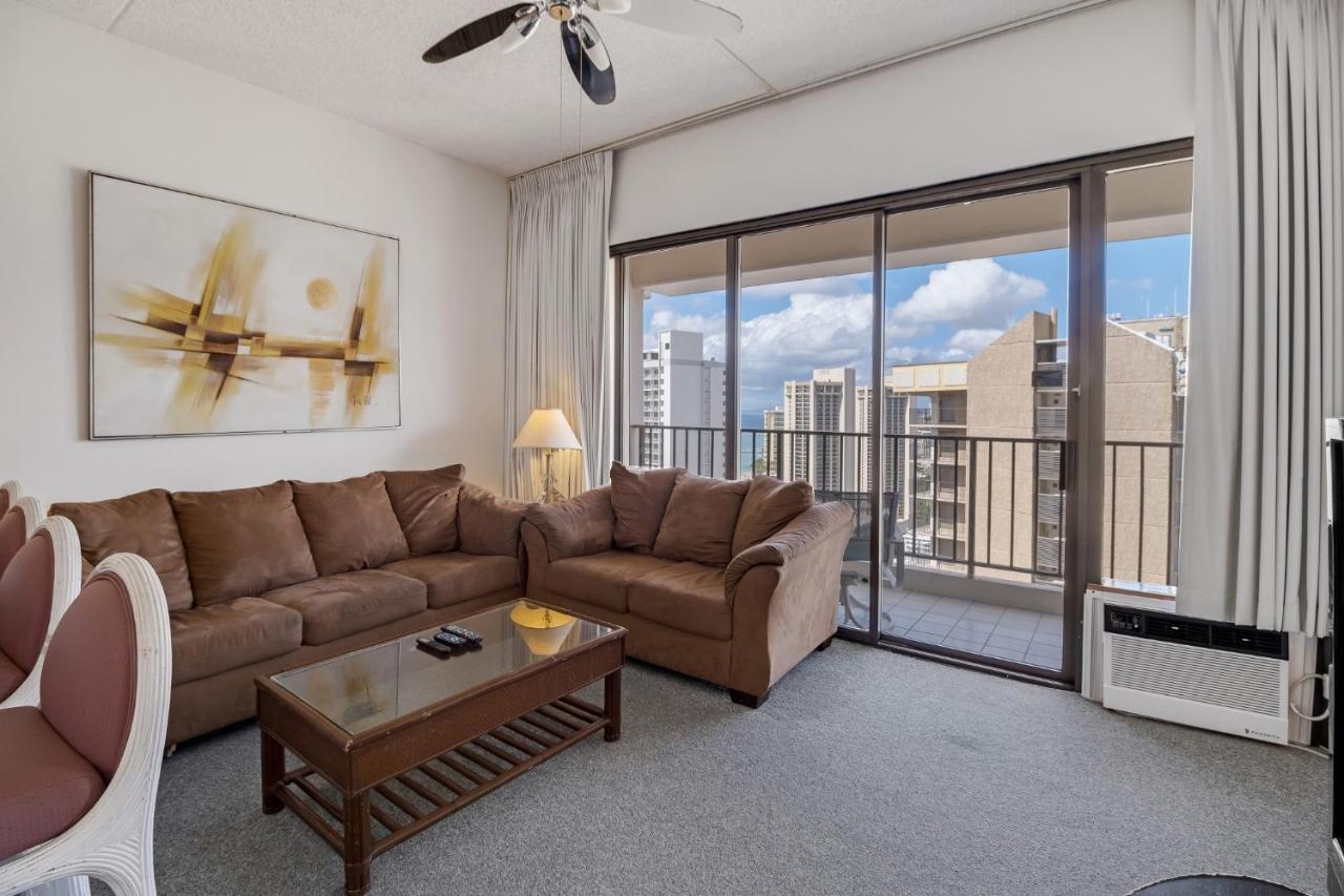 Sea View At The Waikiki Banyan - Free Parking! Apartment
