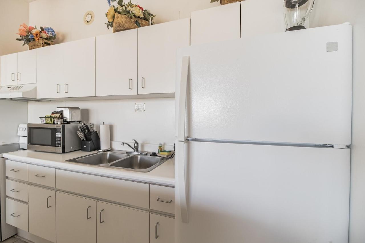 Apartment Sea View At The Waikiki Banyan - Free Parking!
