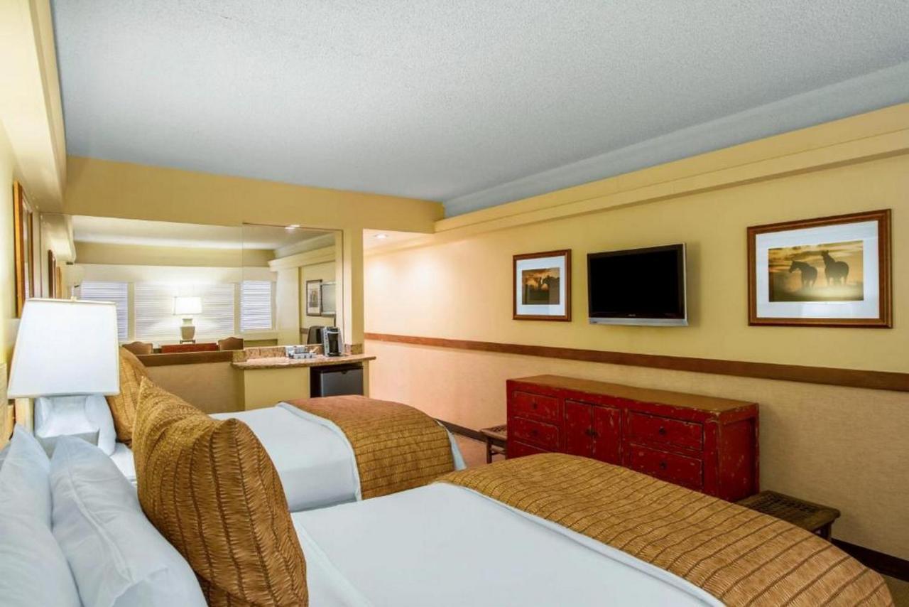 Hotel The Equus Honolulu