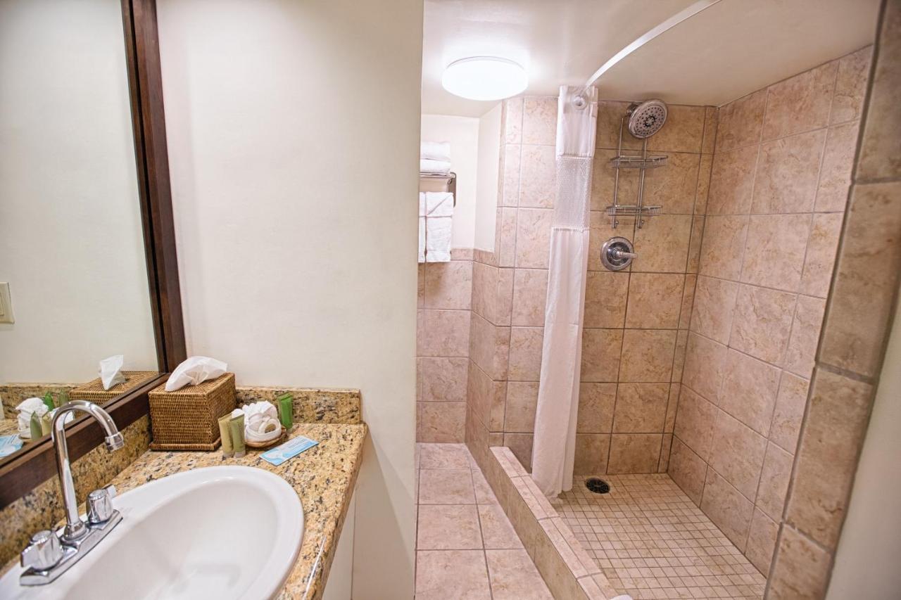 Hotel The Equus Honolulu