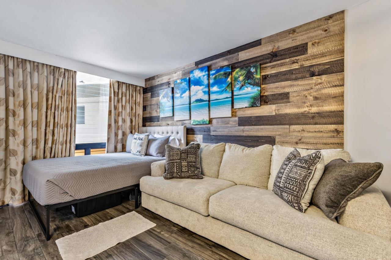 Apartment Inviting Waikiki Grand One Block To Beach!