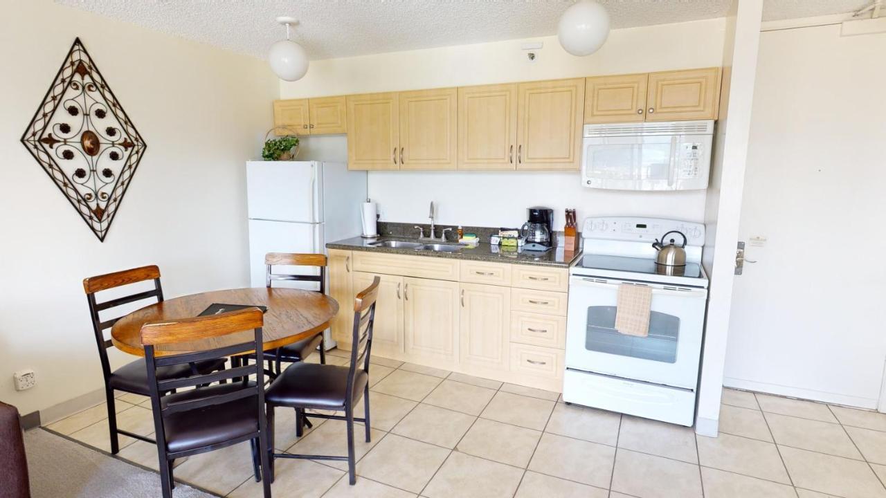Deluxe Waikiki Banyan - Free Parking & Wifi Apartment