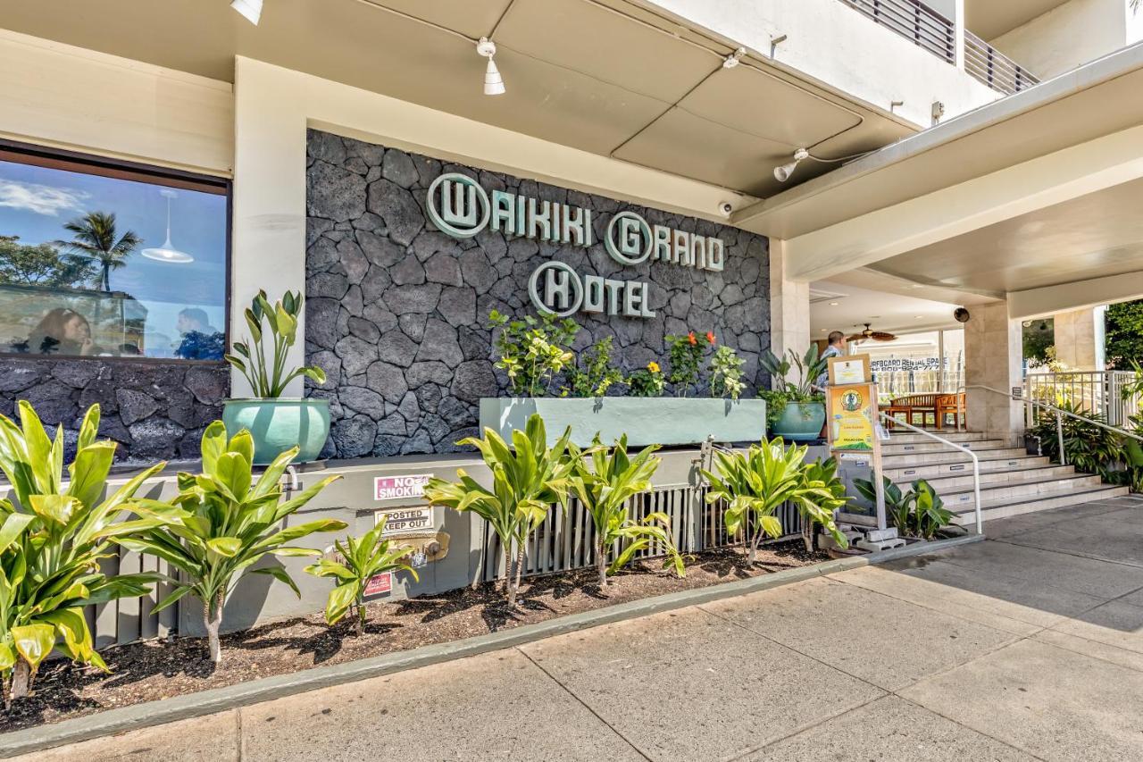 Apartment Inviting Waikiki Grand One Block To Beach!