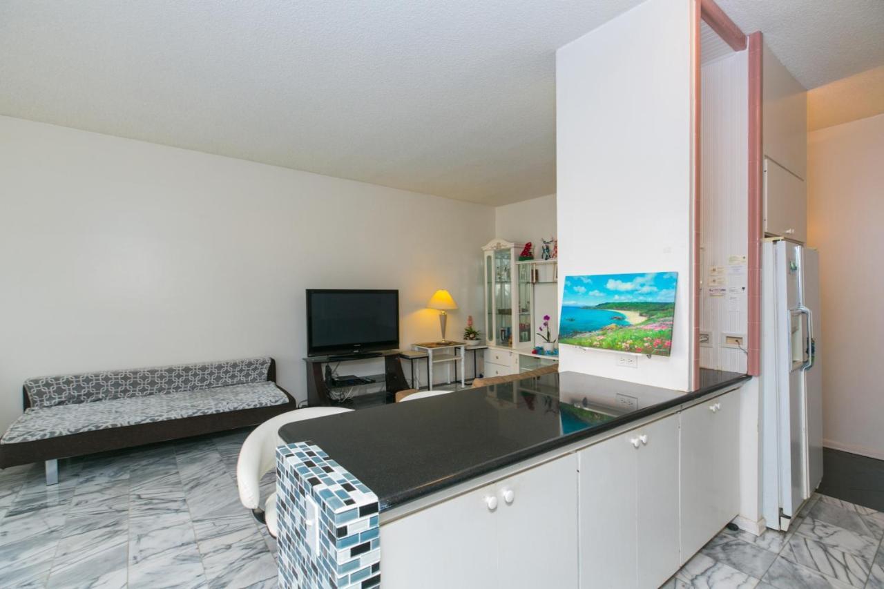 Spacious With Private Balcony At Discovery Bay - Free Wifi, Near Beaches! Honolulu
