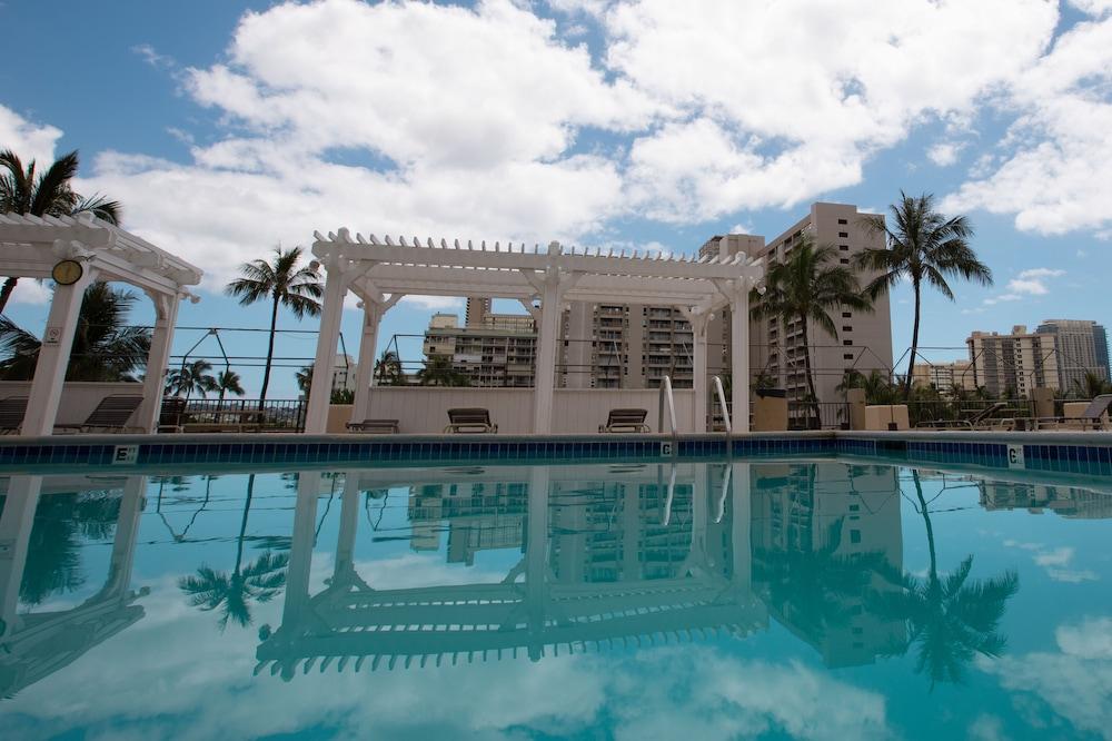 Waikiki Monarch 2*