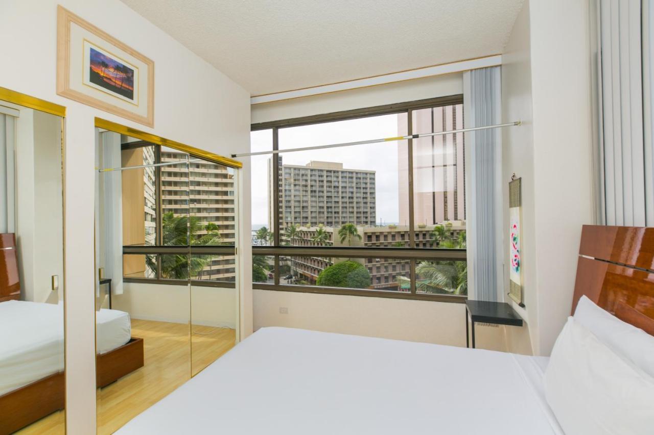 Apartment Spacious With Private Balcony At Discovery Bay - Free Wifi, Near Beaches!