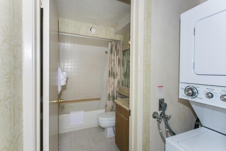 Spacious With Private Balcony At Discovery Bay - Free Wifi, Near Beaches!
