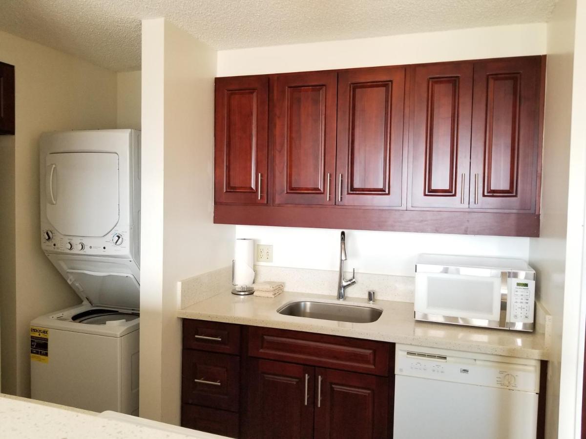 Spacious With Private Balcony At Discovery Bay - Free Wifi, Near Beaches! Honolulu