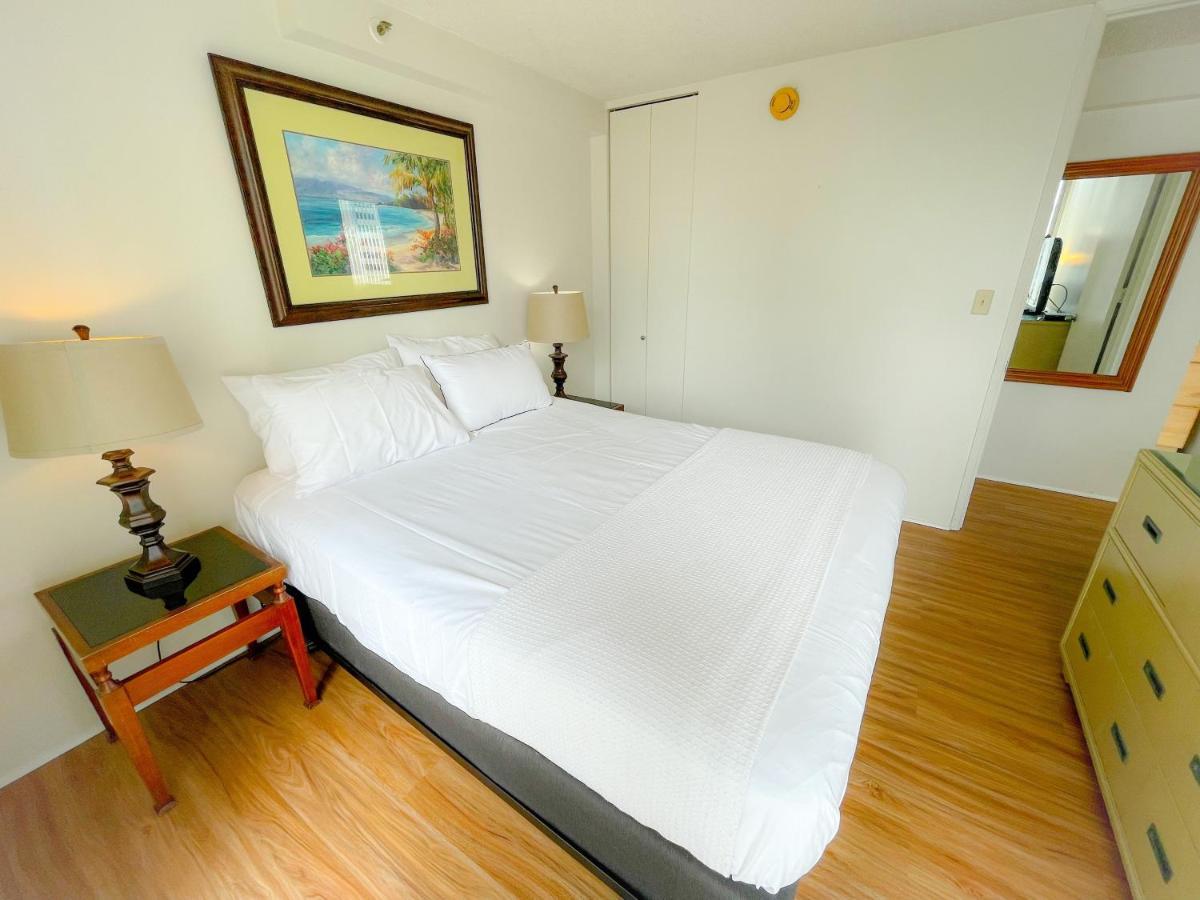 Pacific Monarch 1003 Apartment
