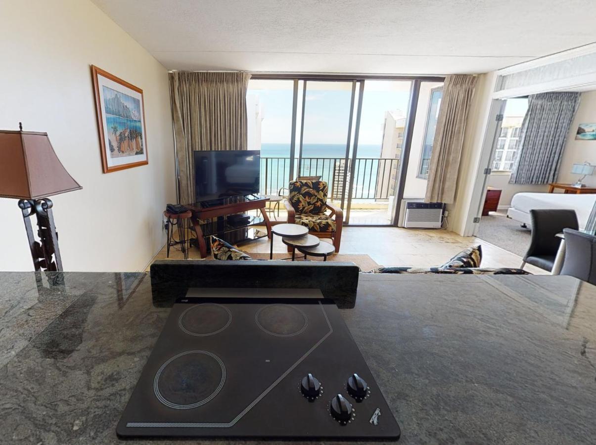 Apartment Sea View At The Waikiki Banyan - Free Parking!