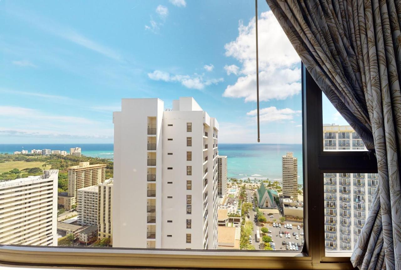 Apartment Sea View At The Waikiki Banyan - Free Parking! *