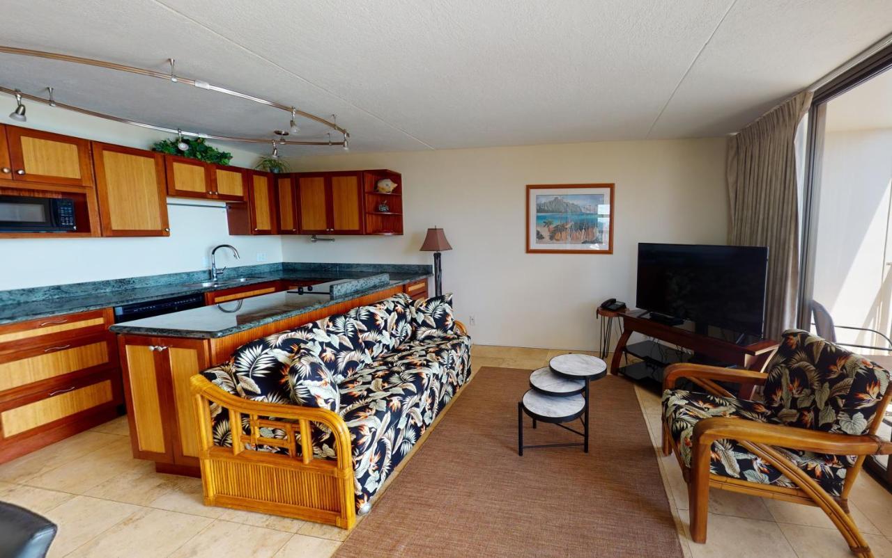 Sea View At The Waikiki Banyan - Free Parking! Apartment *