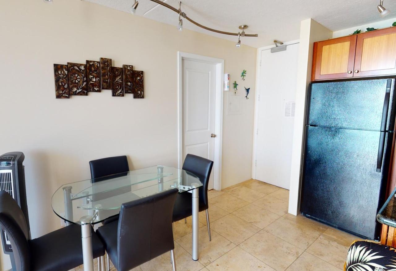 Sea View At The Waikiki Banyan - Free Parking! Apartment Honolulu