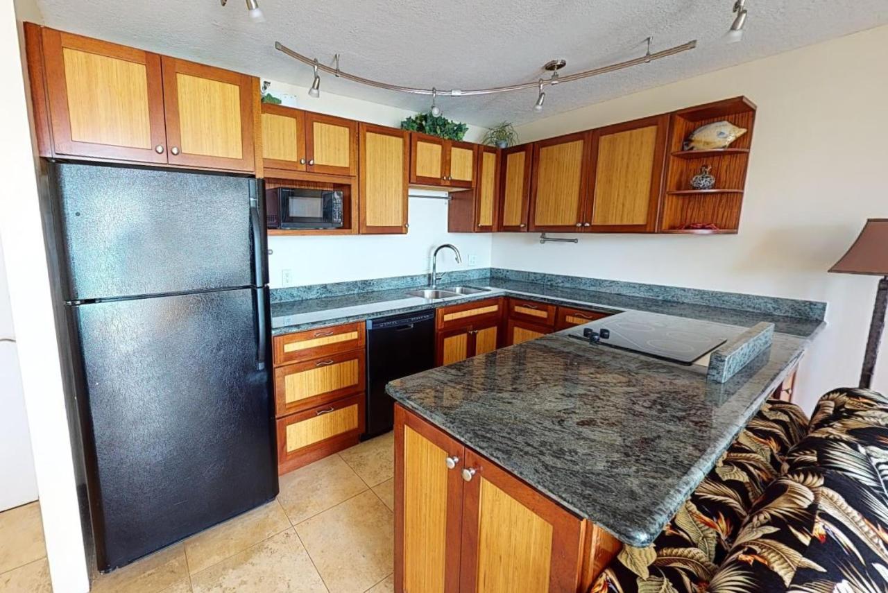 Apartment Sea View At The Waikiki Banyan - Free Parking!