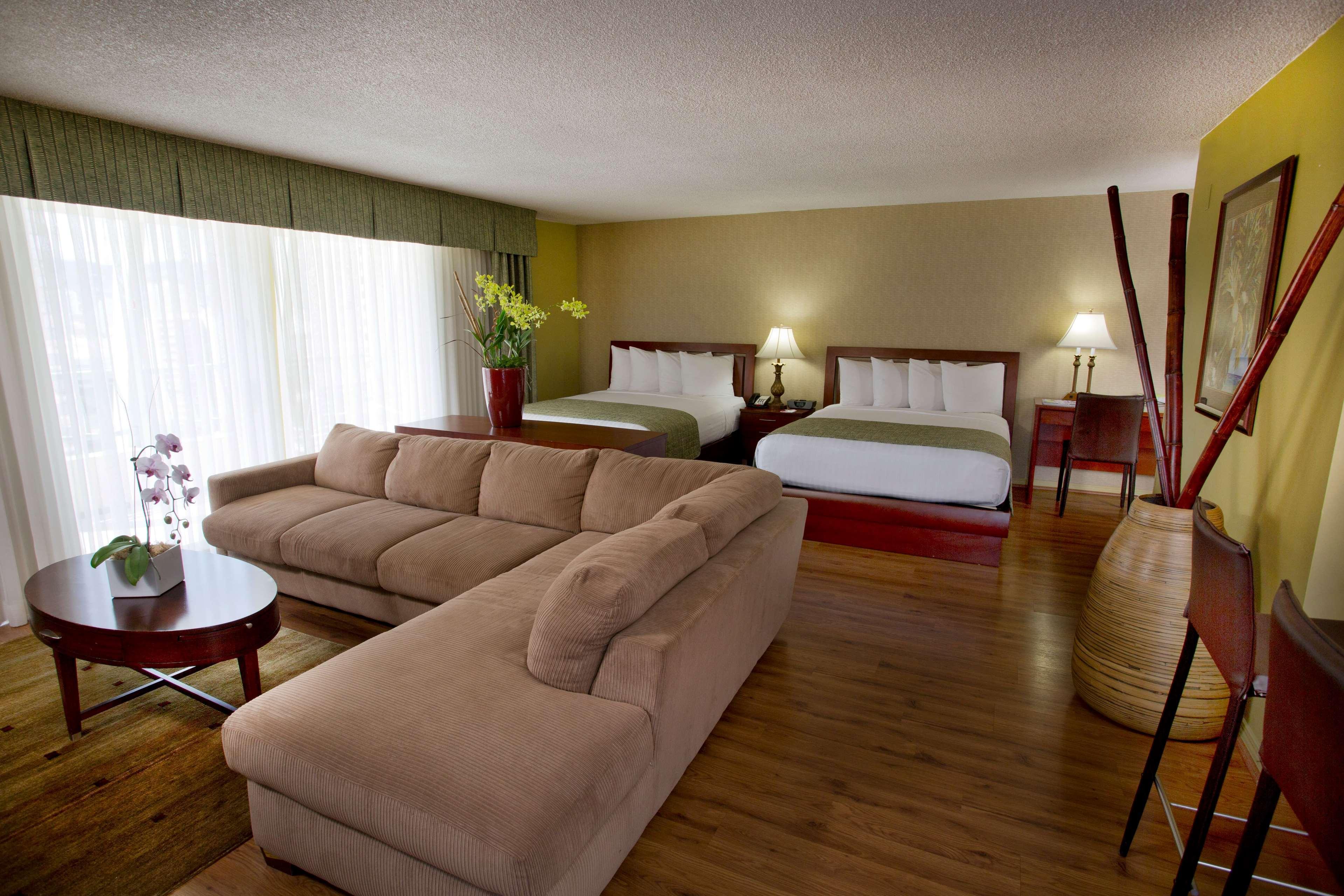 Ramada Plaza By Wyndham Waikiki 3*