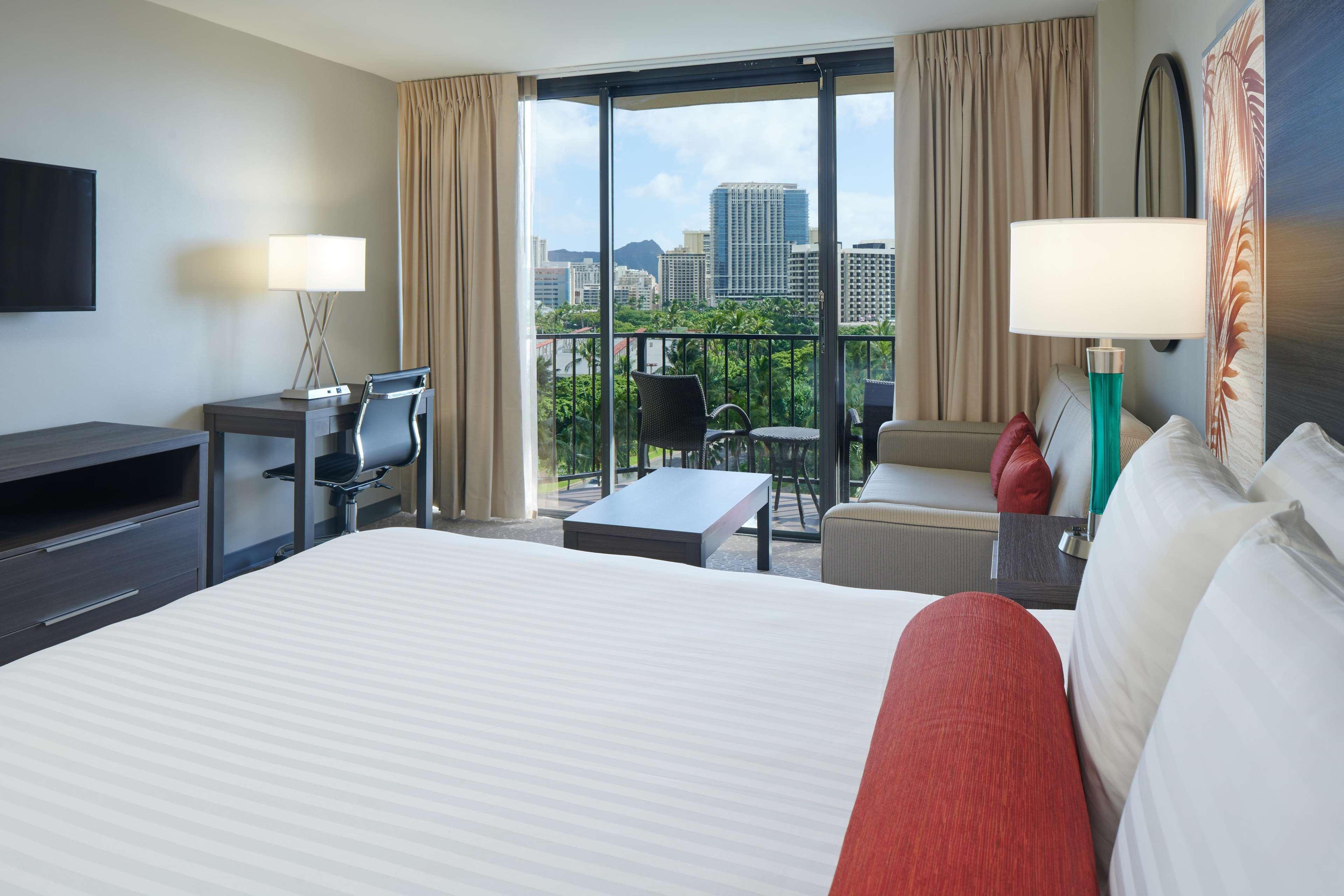 Aqua Palms Waikiki Aparthotel