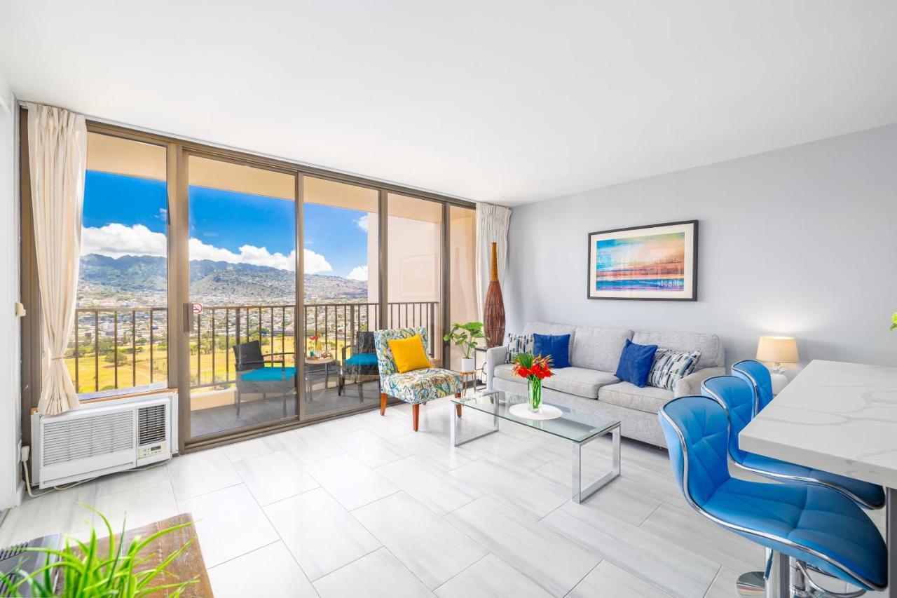 Tropical Retreat Near Waikiki With Parking *