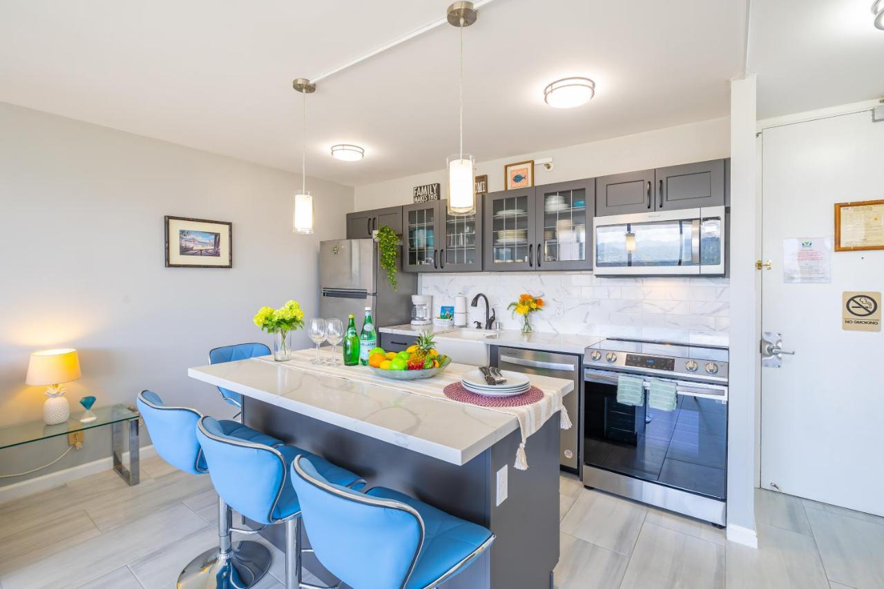 Tropical Retreat Near Waikiki With Parking Apartment Honolulu