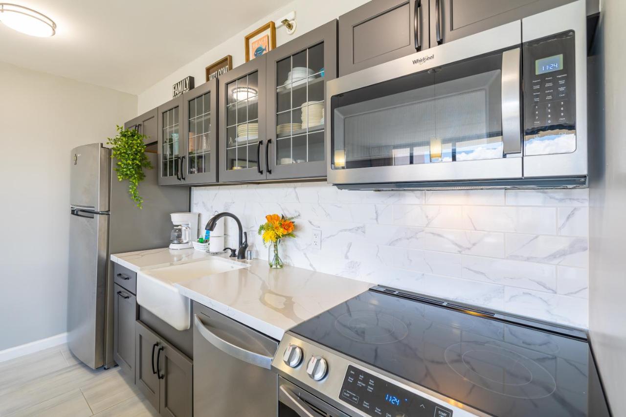 Tropical Retreat Near Waikiki With Parking Apartment
