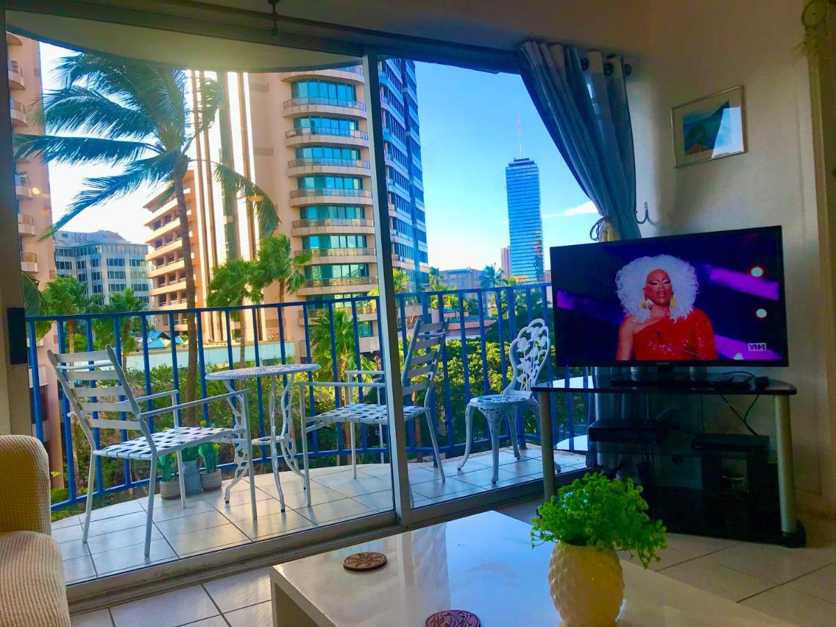 Waikiki 2 Bedrooms, 1 Bath, Free Parking, Sleep 6 Honolulu