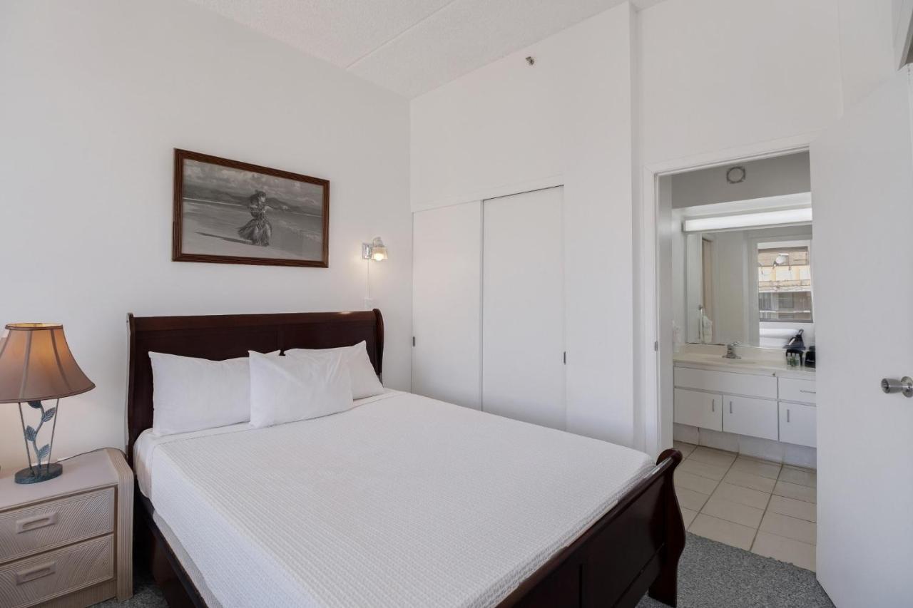 Sea View At The Waikiki Banyan - Free Parking! *
