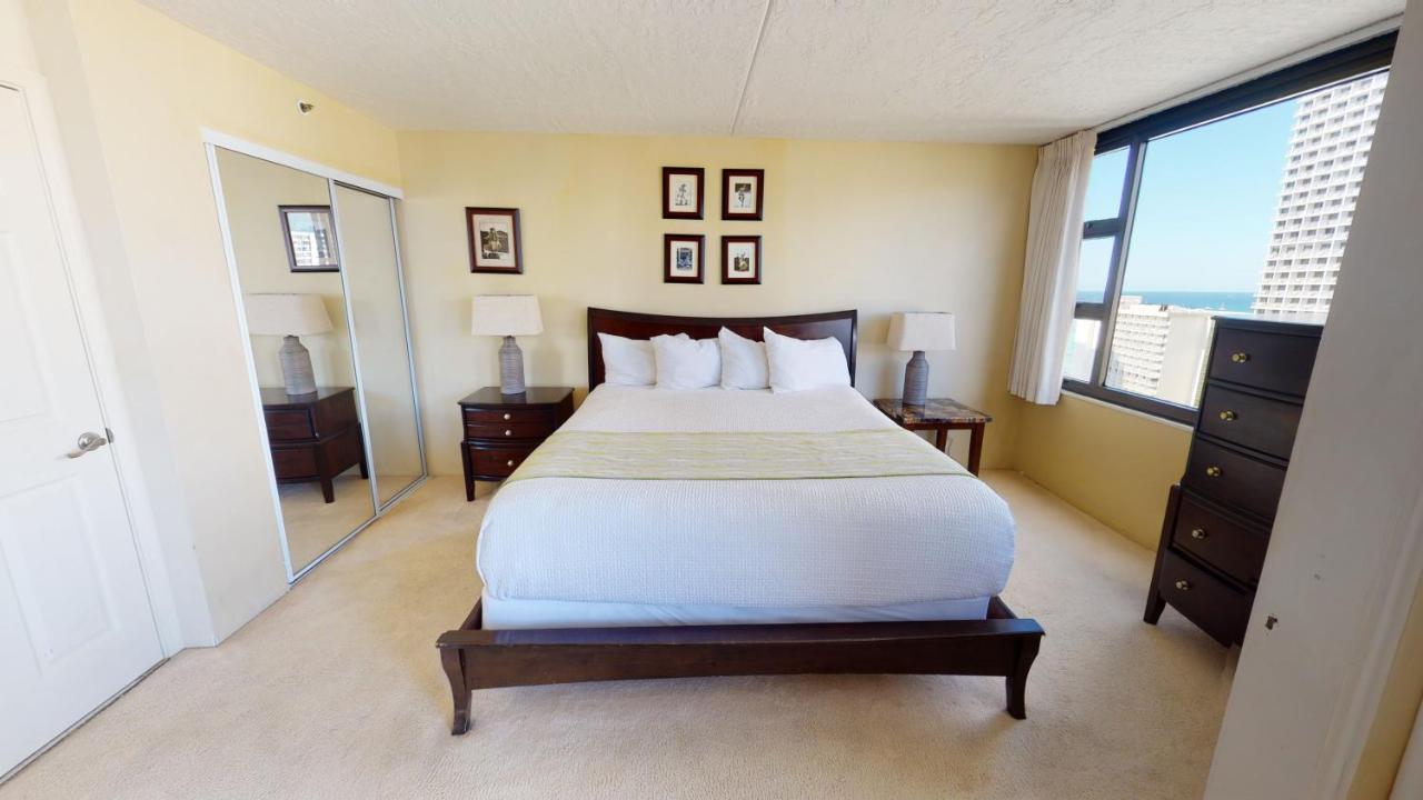 Deluxe Waikiki Banyan - Free Parking & Wifi Apartment *