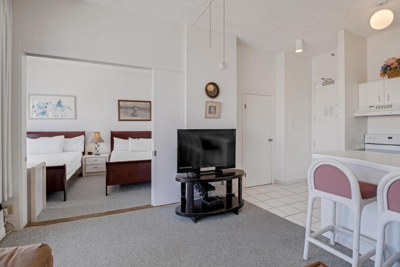 Sea View At The Waikiki Banyan - Free Parking! *