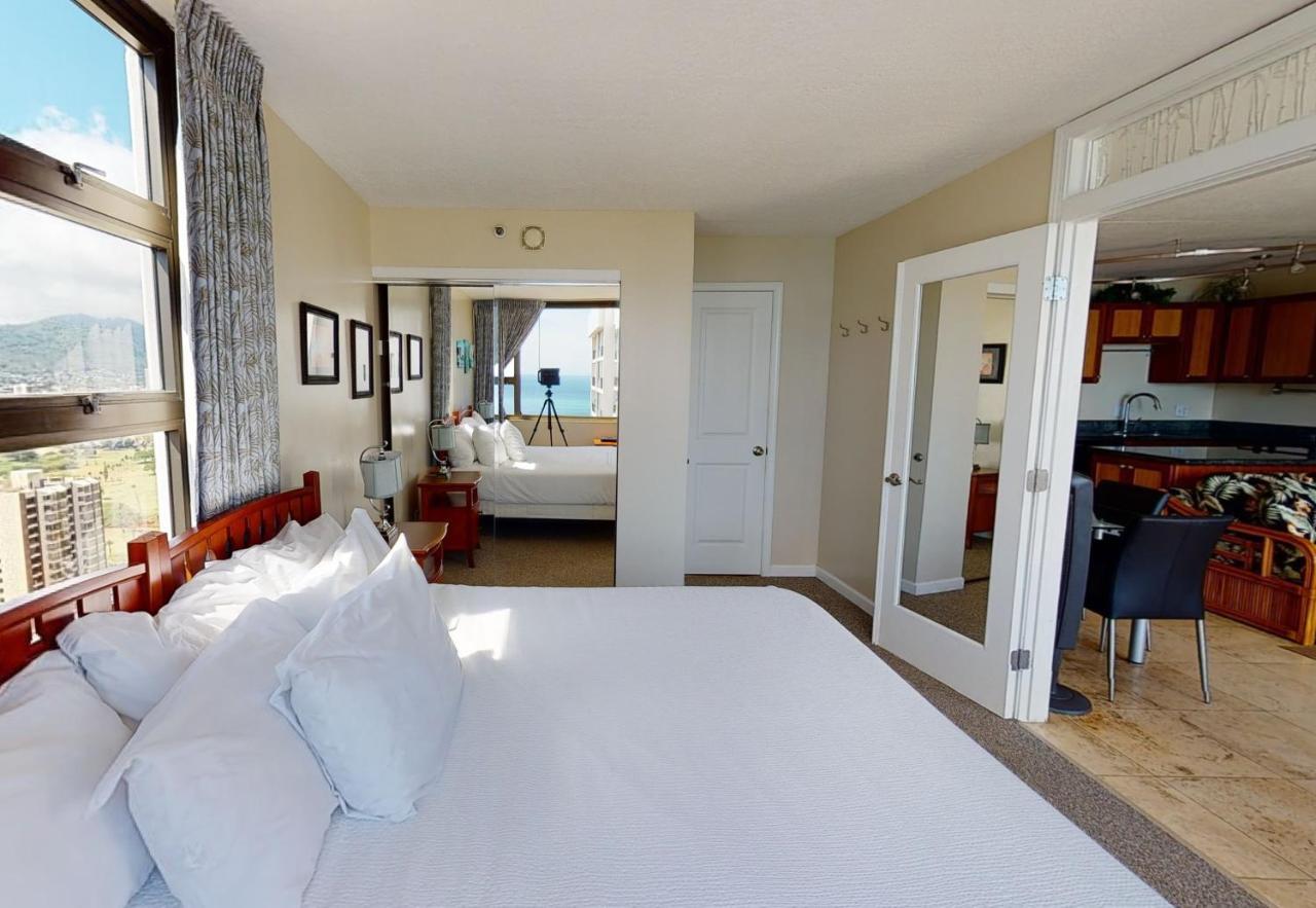 Apartment Sea View At The Waikiki Banyan - Free Parking! Honolulu