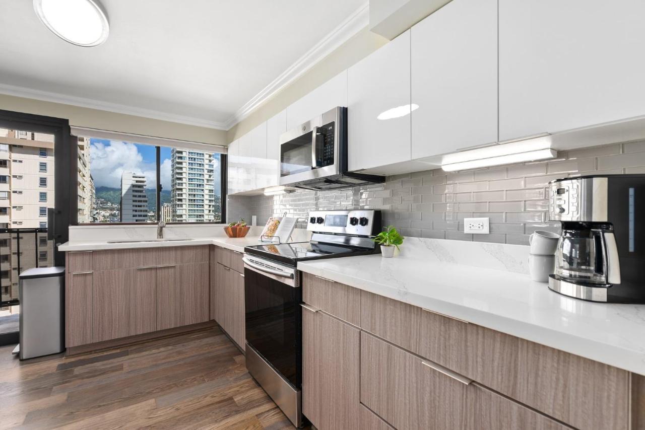 Apartment Expansive Lanai W/ Panoramic Views - Walk To Waikiki Beach *
