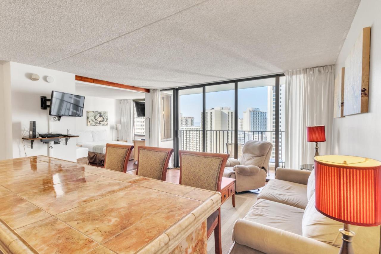 Sea View At The Waikiki Banyan - Free Parking!