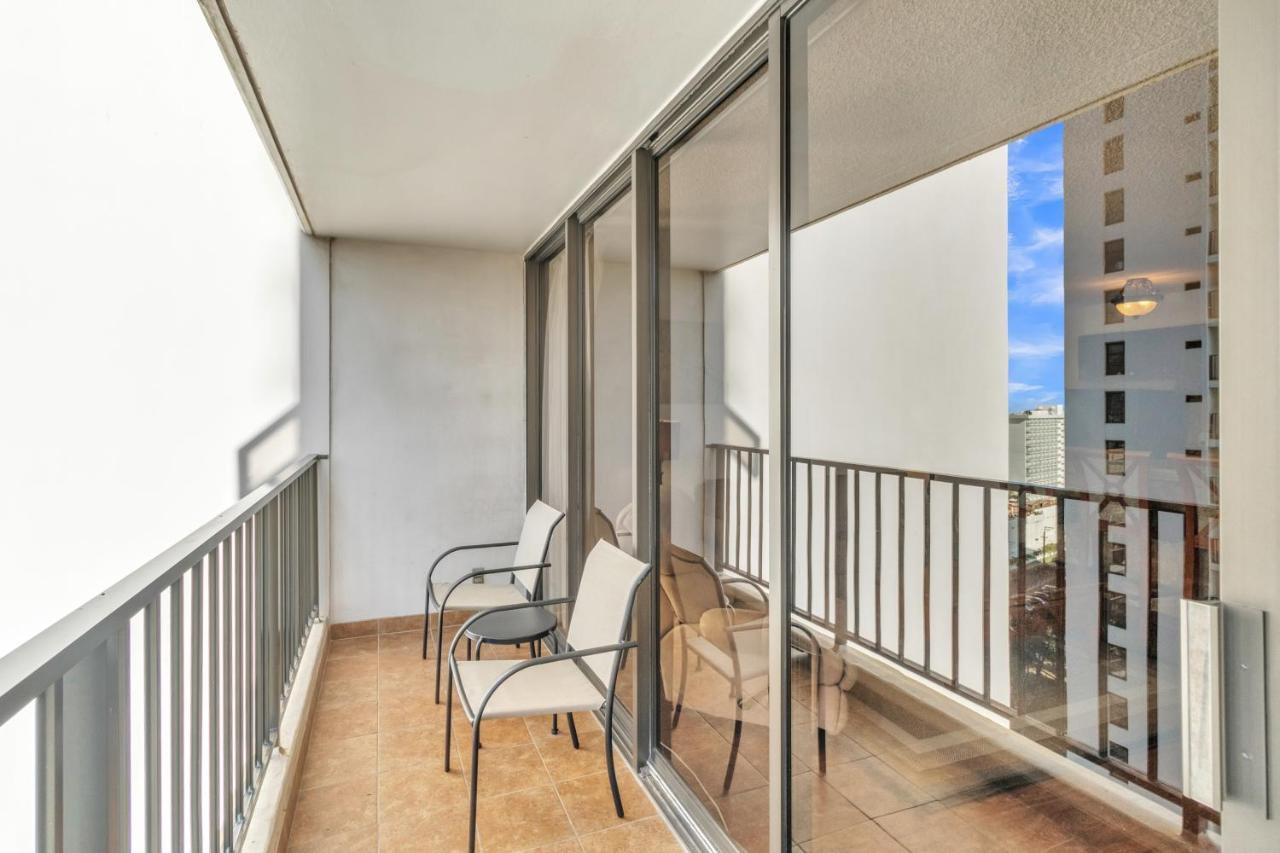 Apartment Sea View At The Waikiki Banyan - Free Parking! *