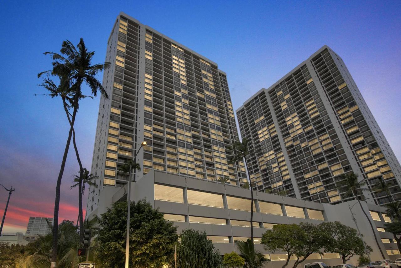 Apartment Sea View At The Waikiki Banyan - Free Parking! *