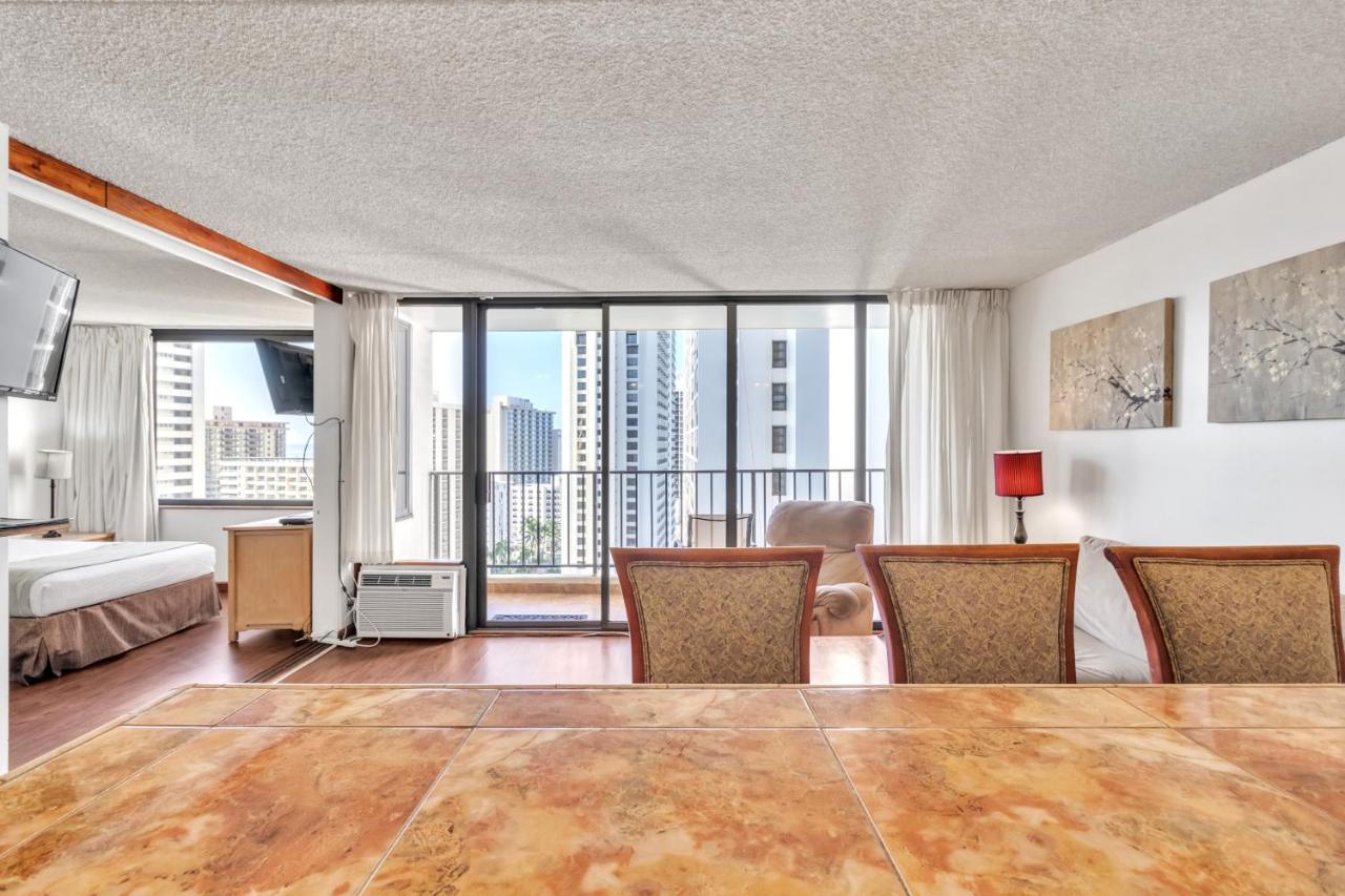 Sea View At The Waikiki Banyan - Free Parking! Apartment Honolulu