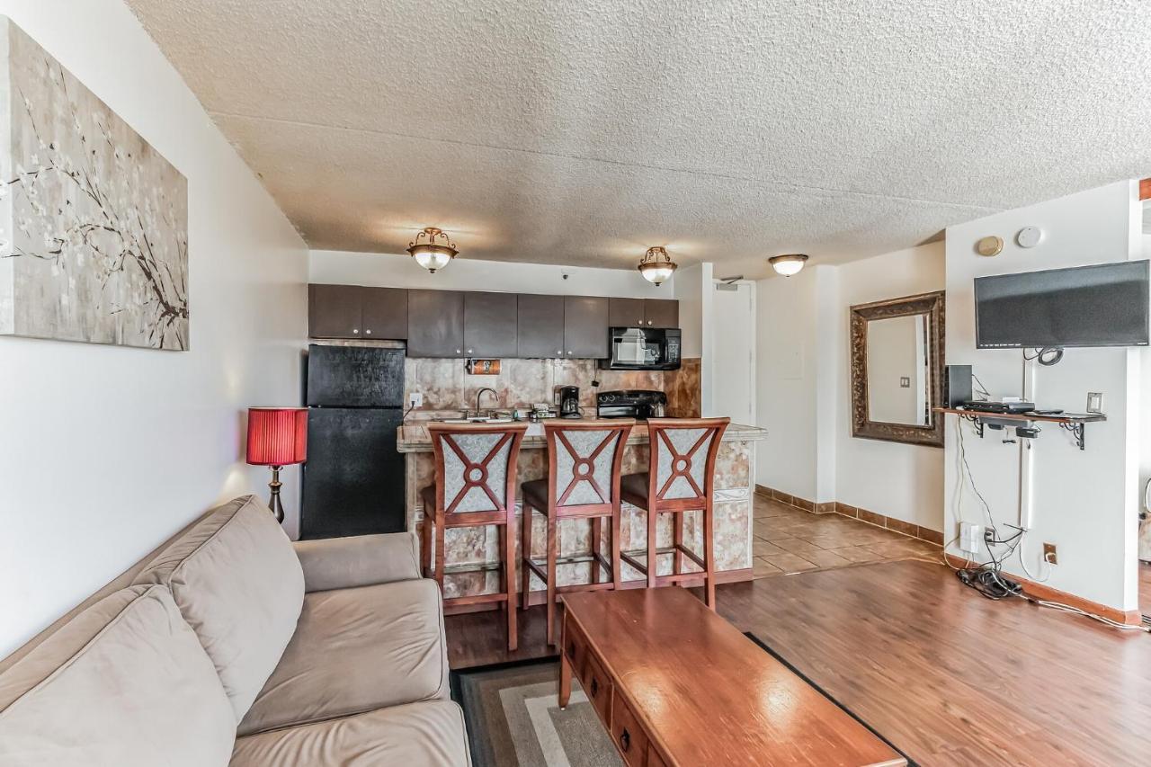 Apartment Sea View At The Waikiki Banyan - Free Parking! *