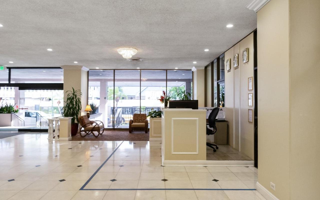 Apartment Private One Bedroom Condo, With Corporate Car Savings Code Included, Free Onsite Parking Honolulu