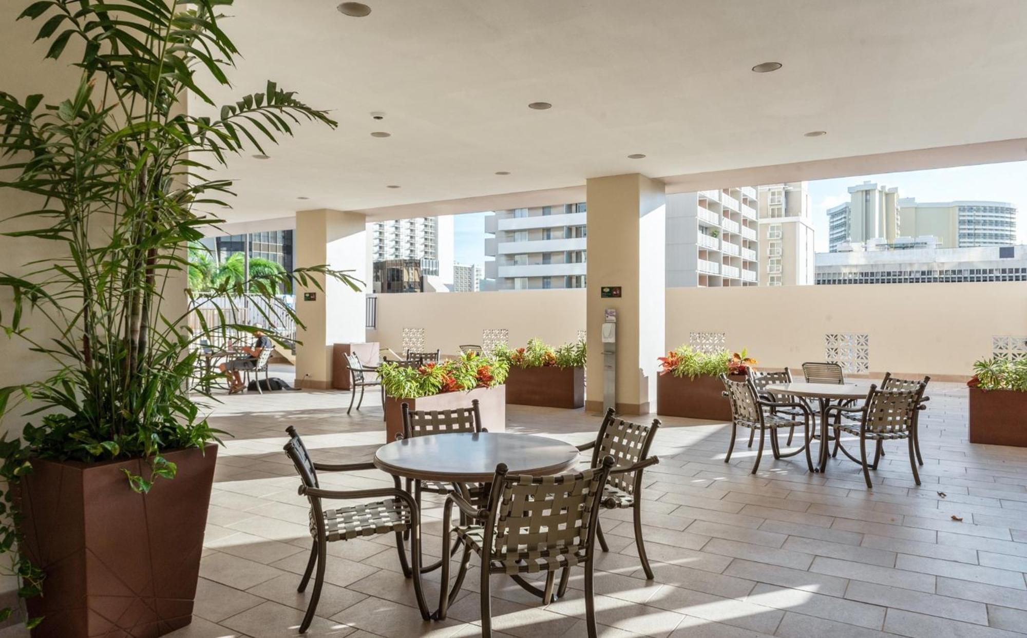 Private One Bedroom Condo, With Corporate Car Savings Code Included, Free Onsite Parking * Honolulu