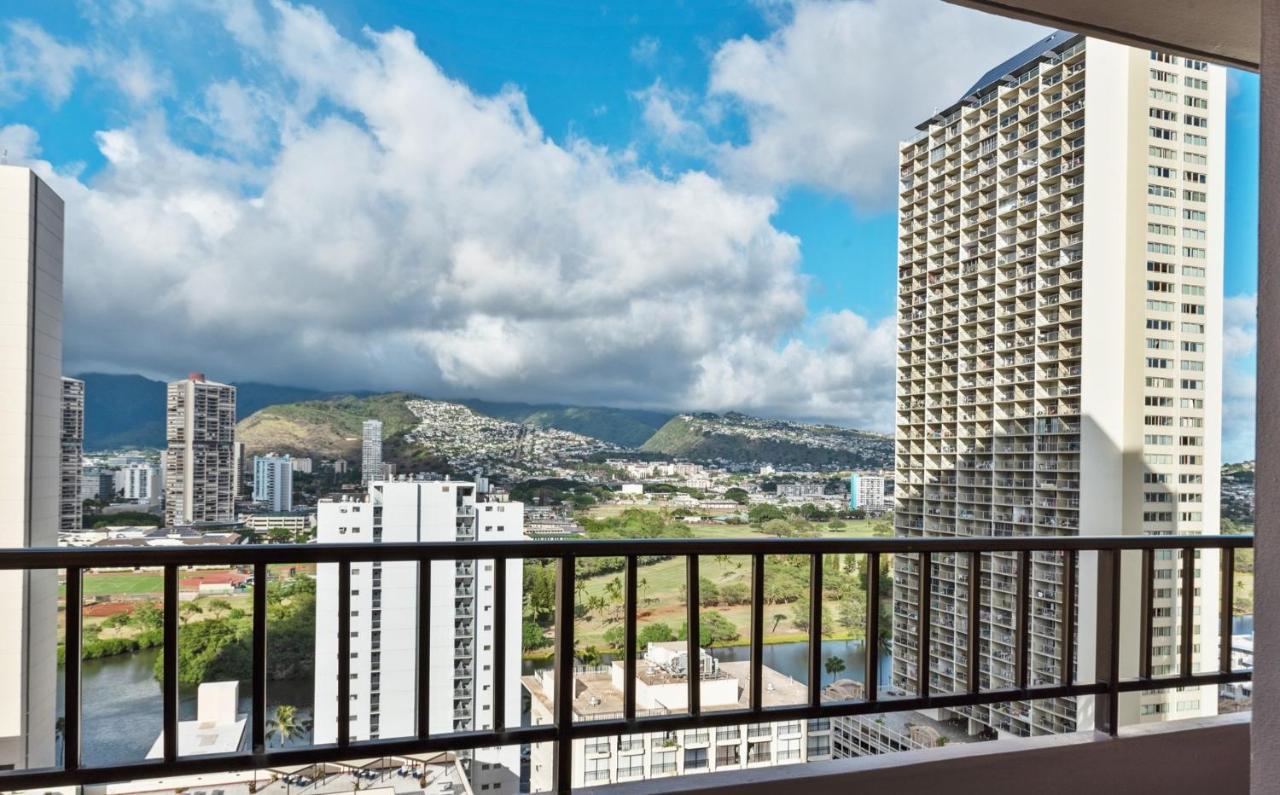 Apartment Private One Bedroom Condo, With Corporate Car Savings Code Included, Free Onsite Parking Honolulu