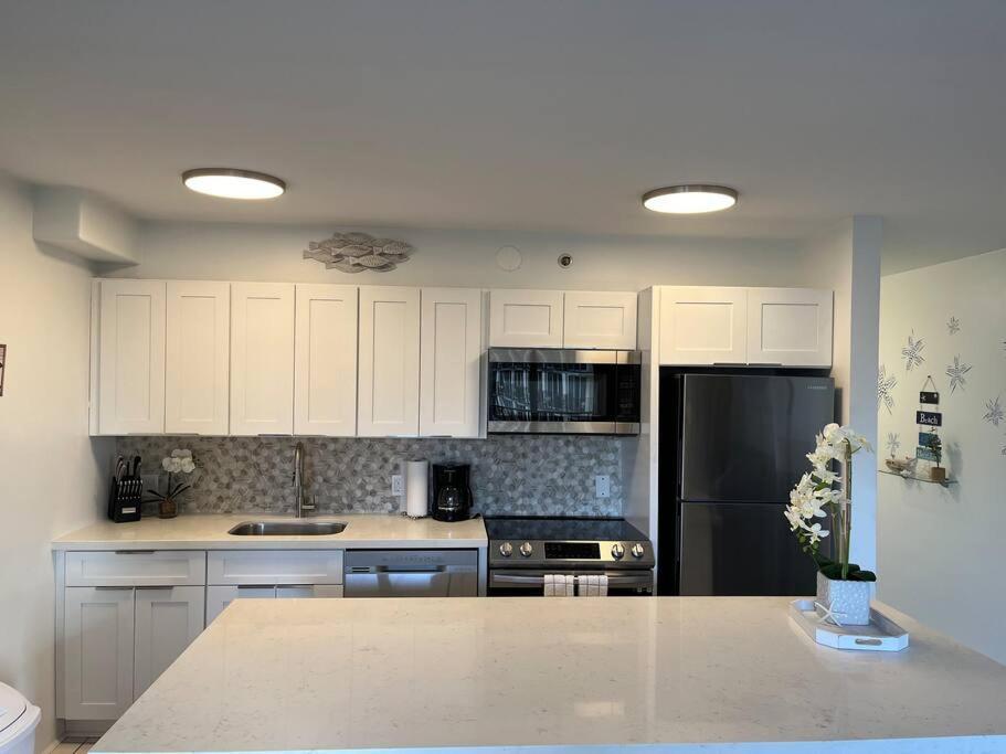 Pe'a Ocean View @waikiki Banyan +1 Free Park Apartment Honolulu