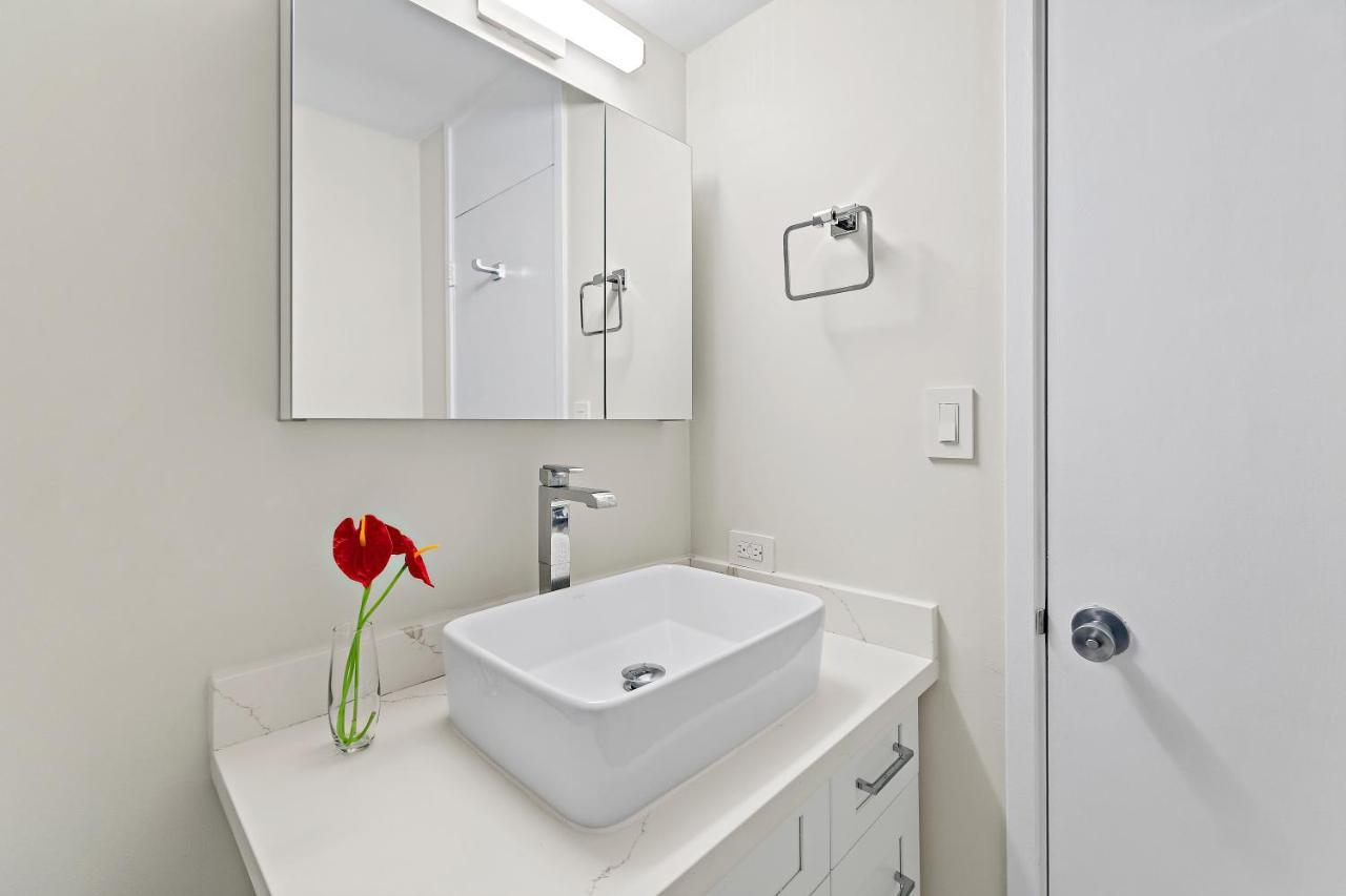 Stunning 1br Ocean View At Ilikai Marina Apartment Honolulu