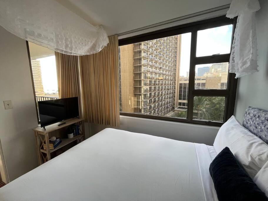 Pe'a Ocean View @waikiki Banyan +1 Free Park Apartment *