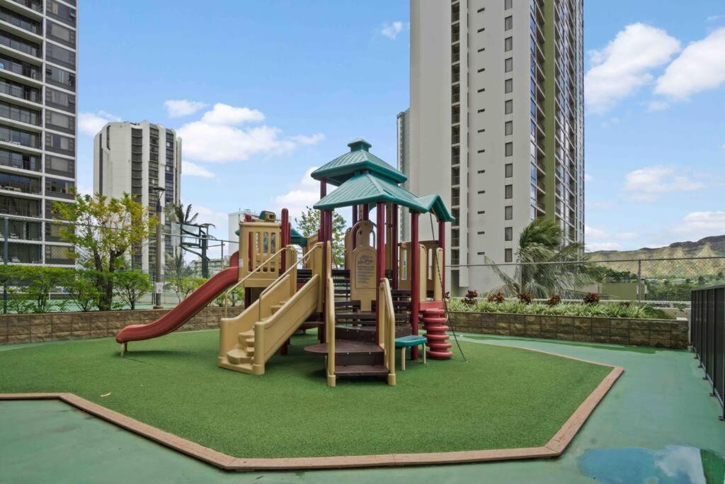 Pe'a Ocean View @waikiki Banyan +1 Free Park Apartment Honolulu