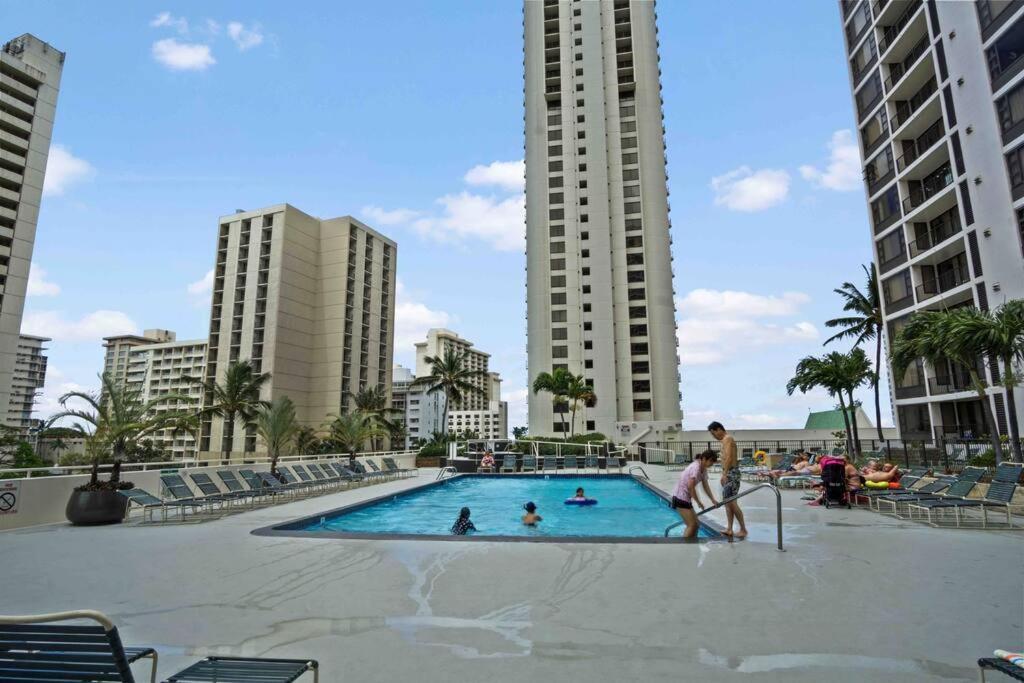 Pe'a Ocean View @waikiki Banyan +1 Free Park Apartment
