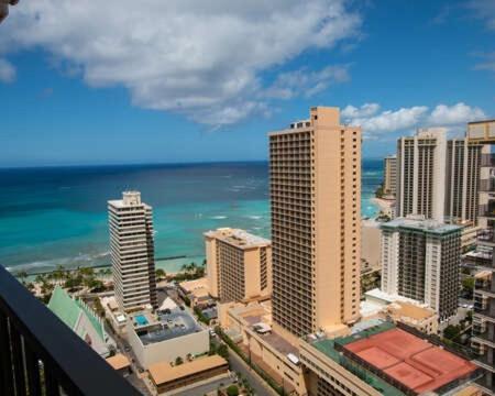Sea View At The Waikiki Banyan - Free Parking! Apartment Honolulu