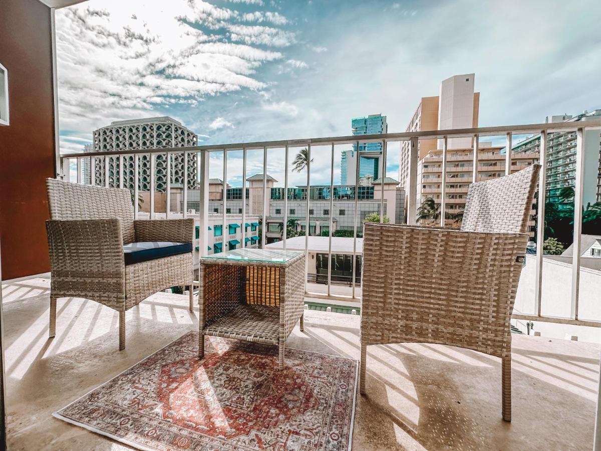 Modern Studio - Heart Of Waikiki With Parking! * Honolulu