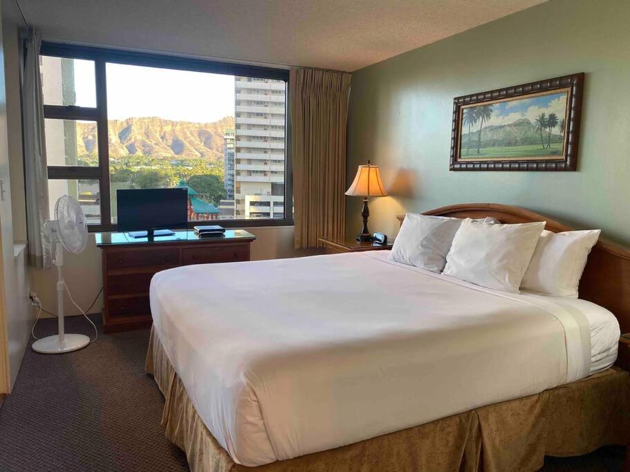 Lovely 1br At The Waikiki Banyan With Pool *
