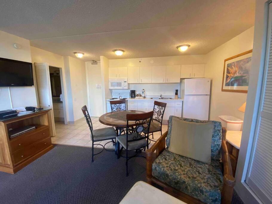 Lovely 1br At The Waikiki Banyan With Pool * Honolulu