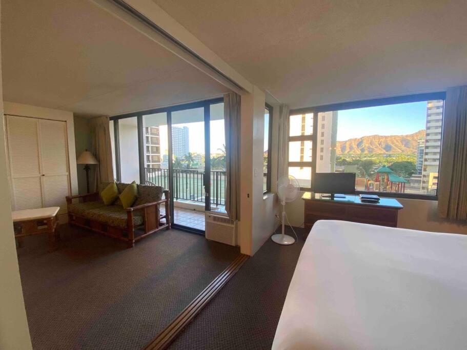 Apartment Lovely 1br At The Waikiki Banyan With Pool *
