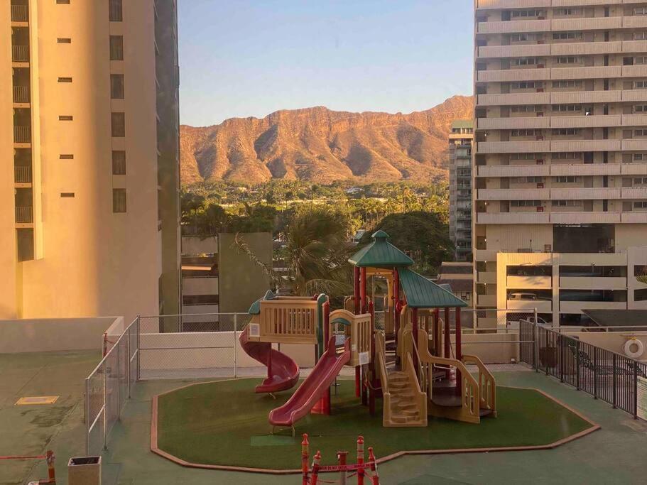 Lovely 1br At The Waikiki Banyan With Pool Apartment Honolulu