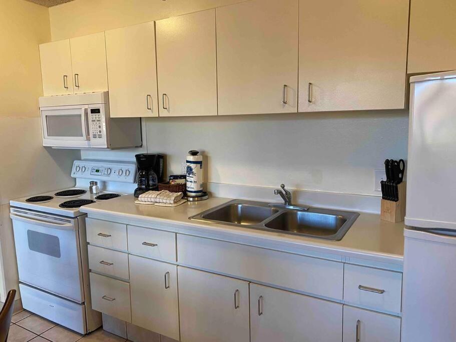 Lovely 1br At The Waikiki Banyan With Pool Apartment